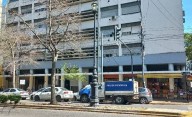 Conmoción en pleno centro de La Plata: una mujer murió al caer al vacío desde un piso 16º  
