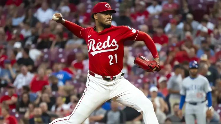Hunter Greene brilla con juego completo y los Rojos vencen 1