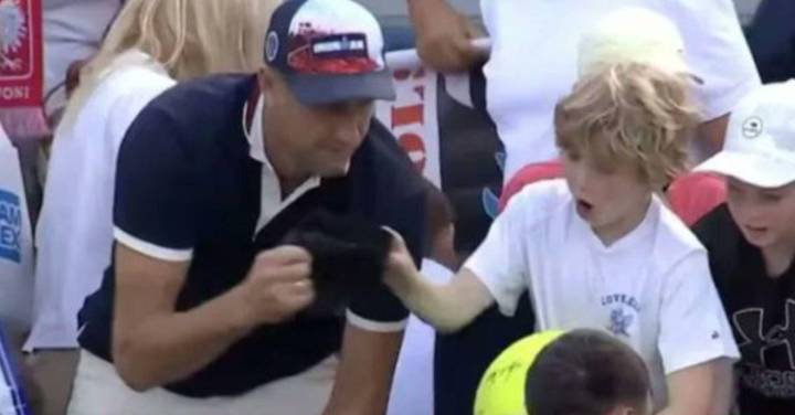 Millonario que le quitó a un niño la gorra que le regaló un tenista se pronunció; esto fue lo que dijo