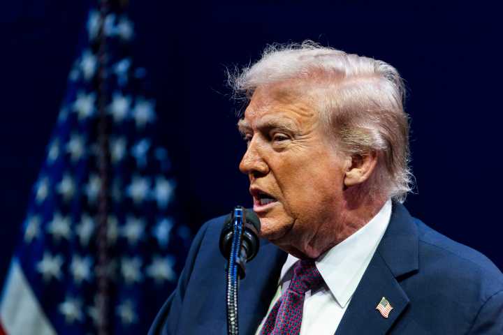 "No es mi firma", dice Trump sobre carta de cumpleaños de Epstein
