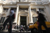 El dólar mayorista tocó el techo de la banda y el Banco Central debió vender u$s53 millones de sus reservas