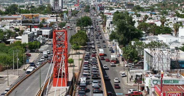 Con tráfico  y camiones lentos regresaron a clases en Hermosillo