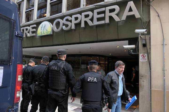 Intervención polémica. Allanan la obra social Ospera y buscan datos de la relación con la droguería Suizo Argentina