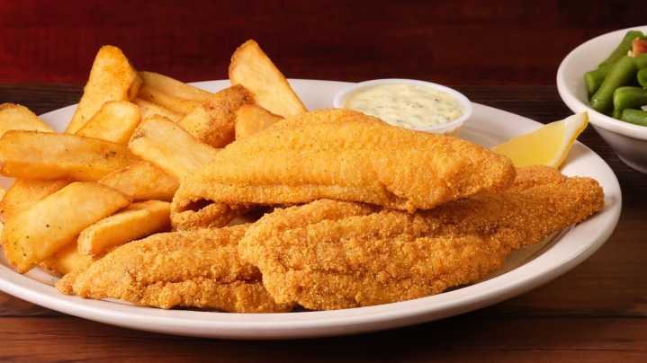 The Beloved Steakhouse With Underrated Fried Fish, According To Fans
