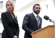 Estados Unidos: Tres ex-agentes demandan al director del FBI Kash Patel y a la Fiscal General Pam Bomdi