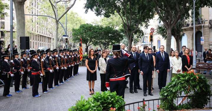 El Gobierno reivindica el "seny" y Pedro Sánchez felicita a Catalunya (pero con una falta)