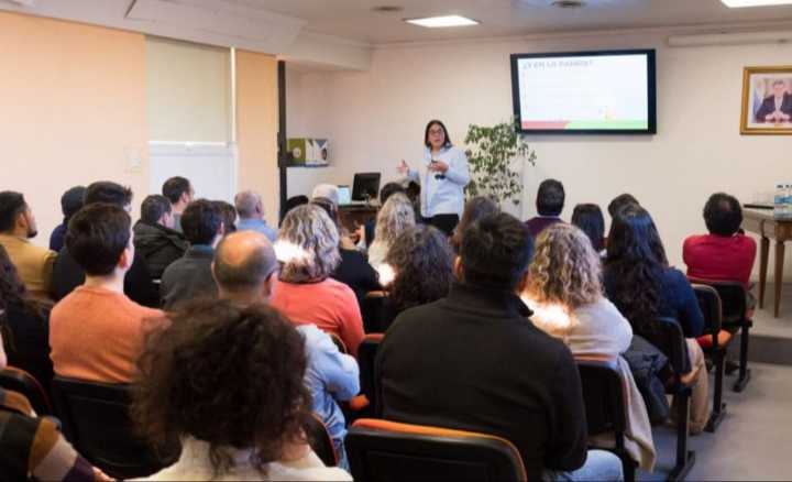 Una formación constante para agentes estatales