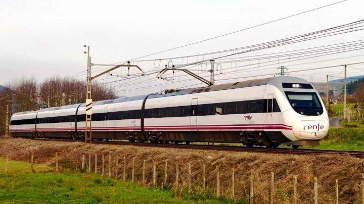 Puente avanza cuándo llegarán a Navarra los nuevos trenes y Catalán le recuerda que van con "retraso"