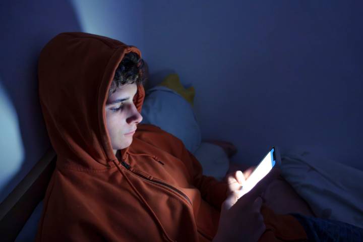 Can schools force parents to reconnect with their children?