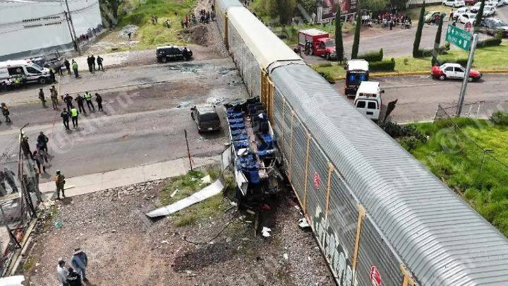 Accidente en Atlacomulco: CPKC responsabiliza a autobús; hay 10 muertos y más de 60 heridos