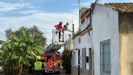 Colapsa el forjado en una vivienda en Valencia en pleno temporal: dos personas desalojadas