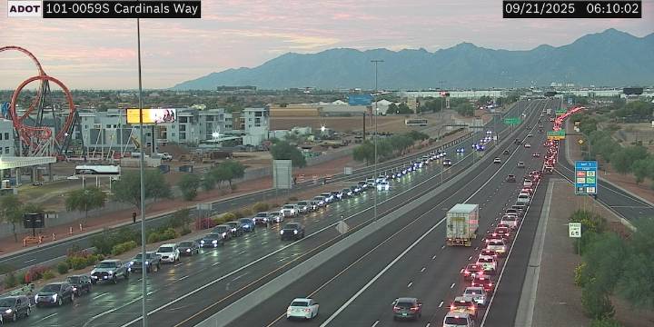 Heavy traffic in Glendale; hundreds walking to State Farm Stadium
