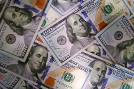 Otro día de tensión en el mercado. Caen los bonos y el dólar vuelve a acercarse al techo de la banda
