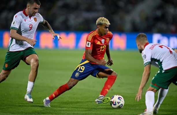 Alemania sufre y España gana en su debut en las eliminatorias mundialistas