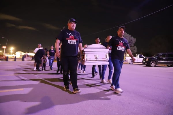 Realizan vigilia por los 386 cuerpos hallados en crematorio