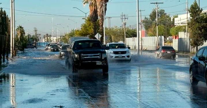 Deja lluvia encharcamientos y riesgos para automovilistas y peatones