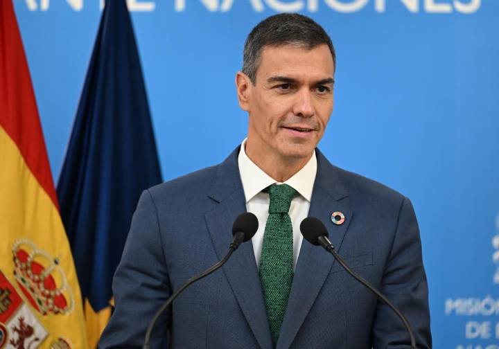 Sánchez reivindica la inocencia de su mujer y su hermano y evita ir al choque con la justicia