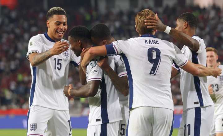 Inglaterra aplasta a Serbia y roza su clasificación al Mundial 2026