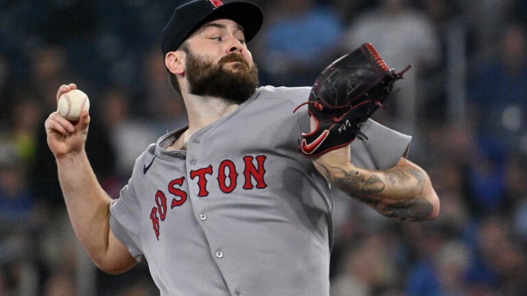 Red Sox beat AL-leading Blue Jays 4