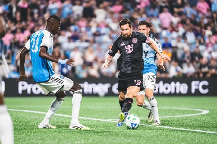 Inter Miami sufrió una dura derrota 3-0 ante Charlotte FC y Messi falló un penal