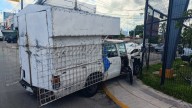 Camioneta se queda sin frenos en Circuito Colonias y se estrella en llantera