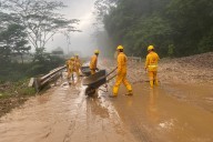 Operativo especial: 250 uniformados acompañan a transportadores en la vía cerrada al Llano