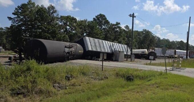 Several train cars derailed in Silsbee
