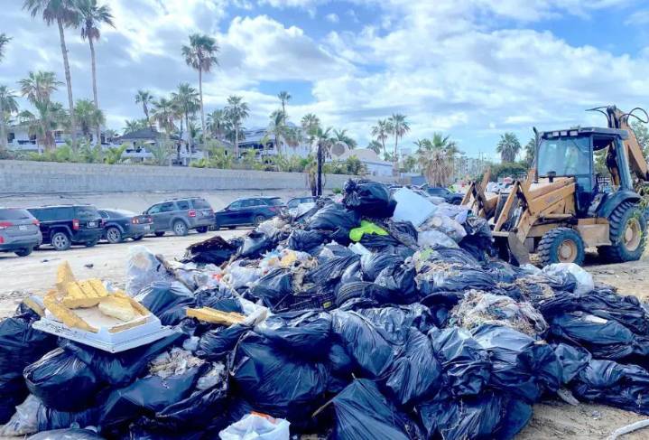Gobierno de Los Cabos retira 110 toneladas de basura tras huracán Lorena