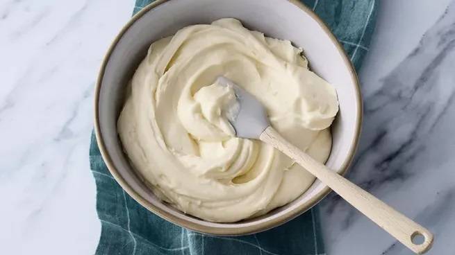 La ANMAT prohibió un queso crema, un suplemento dietario y dispositivos médicos sin registro