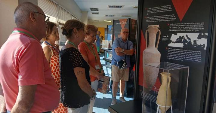 El Museo Arqueológico de Granada acerca su colección al hospital de Motril con una nueva muestra itinerante