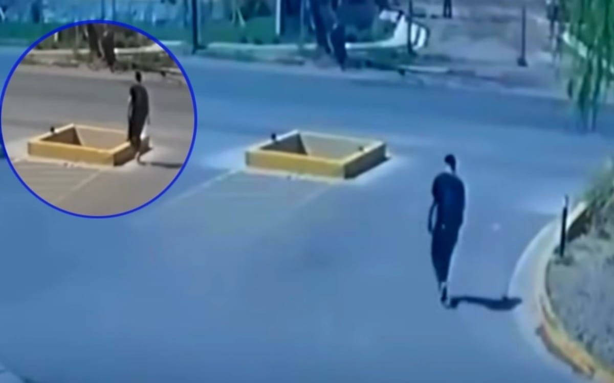 VIDEO: Joven cae abruptamente en una zanja antes de cruzar una avenida; iba viendo su celular