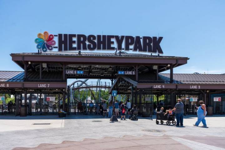 Lost boy wandering elevated monorail line in Hersheypark is saved by another parkgoer