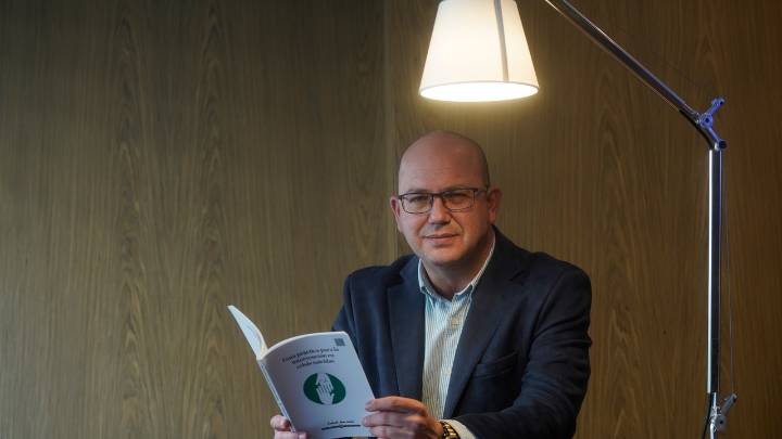Pedro Martín-Barrajón: «Hablar sobre el suicidio no aumenta su riesgo; abre la puerta a la prevención»