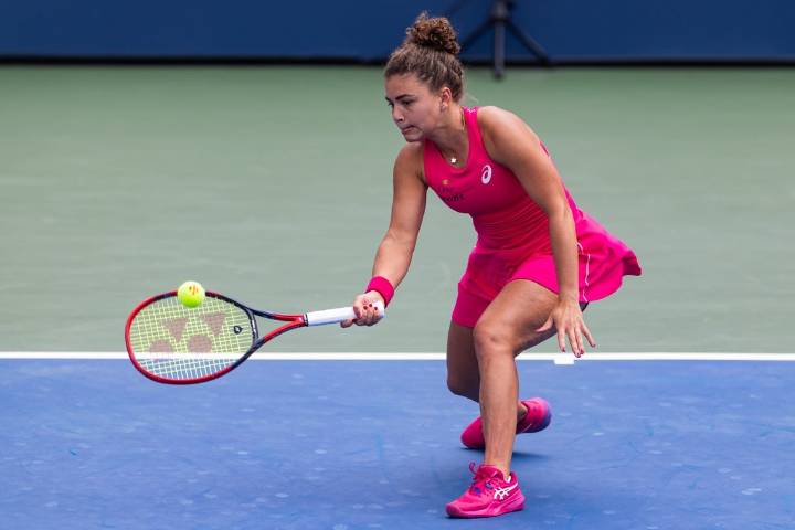 Deadspin | Jasmine Paolini leads Italy to Billie Jean King Cup finals