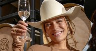 Karol G lanza su tequila ’200 Copas’: ¿cuánto cuesta y dónde comprarlo?