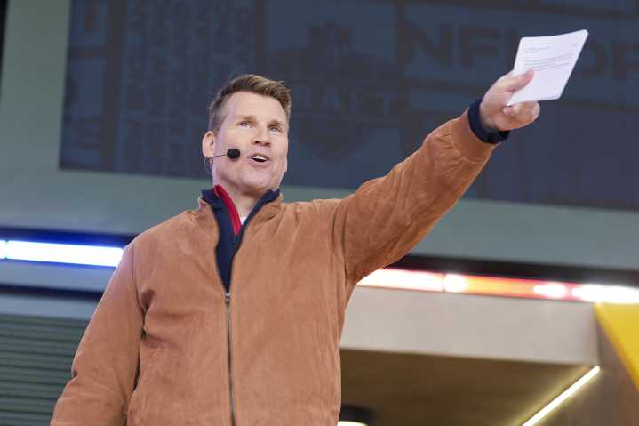'We Only Have So Many Heartbeats': Scott Hanson Talks NFL Red Zone, Super Bowl Picks and More