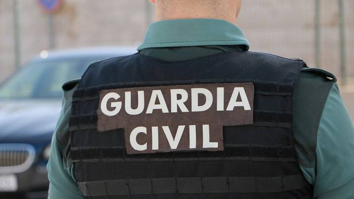 Condenados a solo cinco meses de cárcel por agredir a dos guardias civiles en Canarias y fracturarles el tabique nasal