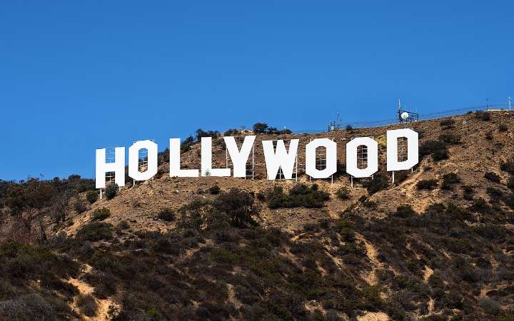 ¡Trump impulsa el cine estadounidense! Anuncia un sorprendente arancel del 100% a películas extranjeras.