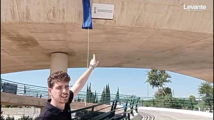Malestar vecinal por el cambio de placa en el Puente de la Solidaridad