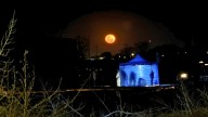 Encontraron el cadáver quemado de un hombre en un descampado
