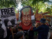 Manifestantes en Times Square acusan a Netanyahu de genocidio en Gaza