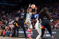 Mercury overcome 13-point deficit in 4th quarter, beat Lynx 86