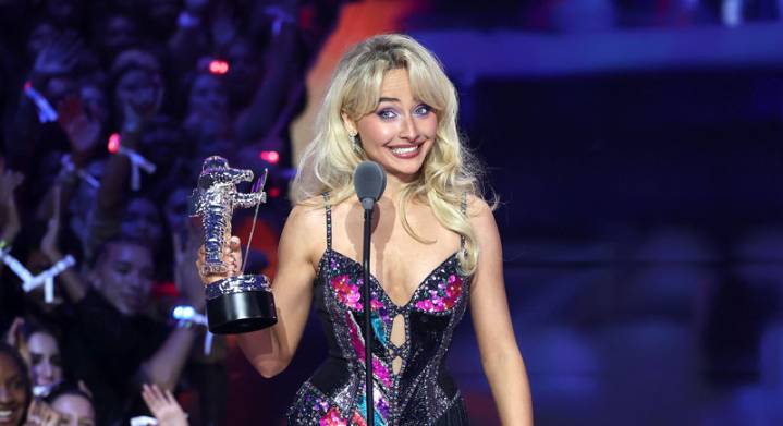 Sabrina Carpenter Jokes About Her Lengthy Music Career While Accepting Album of the Year at MTV VMAs 2025 