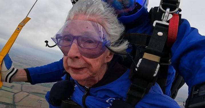 Skydiving grannies, 85 and 75, plummet to Earth for good cause