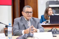 Santiváñez rechaza audios y denuncia campaña mediática en su contra