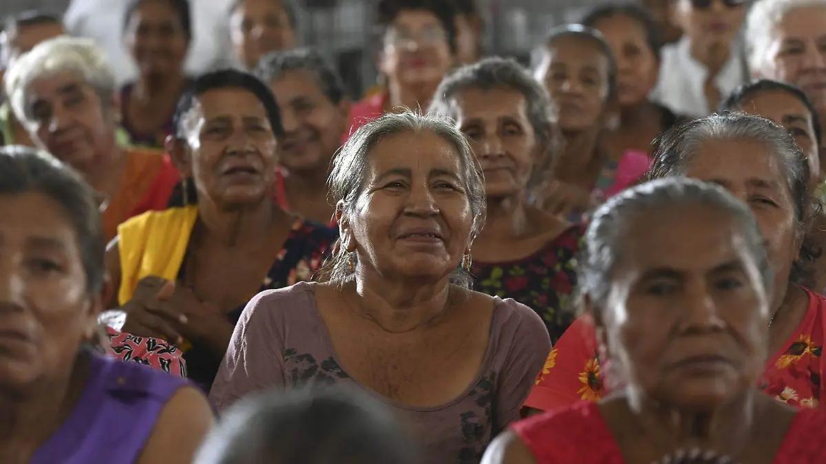 Pensión Mujeres bienestar: quién recoge la tarjeta en septiembre de 2025