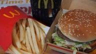 Un joven de 32 años cumple el reto de comer 700 días seguidos comida rápida: estos son los resultados