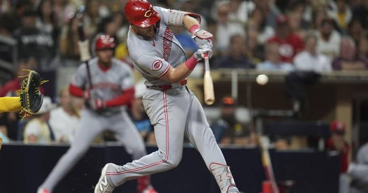 Robbed by Tatis earlier, Stephenson hits 2-run homer in 9th to lift Reds over Padres 4