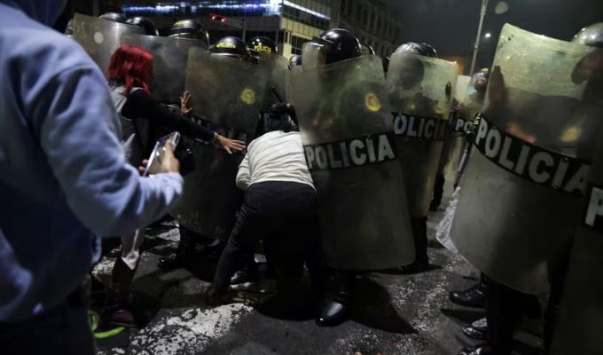 Periodista denuncia  haber sido agredido por la policía durante marcha de la "Generación Z"