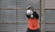 Portero de 13 años sufre brutal agresión por parte del padre de un rival en partido infantil en Italia